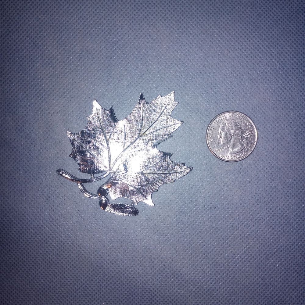 Signed Lisner Silver Tone Leaf Brooch EUC - Picture 6 of 7